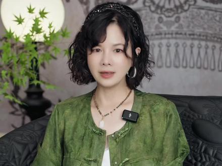 一身“碧波如水藏花影”究竟能有多美?花罗香云纱的翘楚系列~ #国风古韵#香云纱#非遗#花罗香云纱#新中式