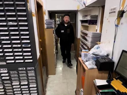 带你第一视角体验干手机配件的一天#手机维修 #生活vlog #100位抖音发光新职人 #光芒闪耀的你