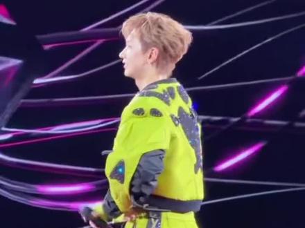 汪苏泷调侃说【非粉】都被演唱会的舞台和氛围震撼到了#汪苏泷南宁演唱会 #演唱现场 #舞台演出现场