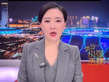 香港起火大楼已无大面积明火,一名戴头套嫌疑人被香港警方带走。宏福苑楼龄42年 业主称被困者老人较多,香港警方:外墙维修材料疑未符合防火标准。11月27日 香港 @抖音小助手