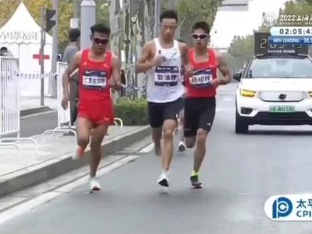 #2022上海马拉松最后冲刺阶段,国家级健将巅峰对决