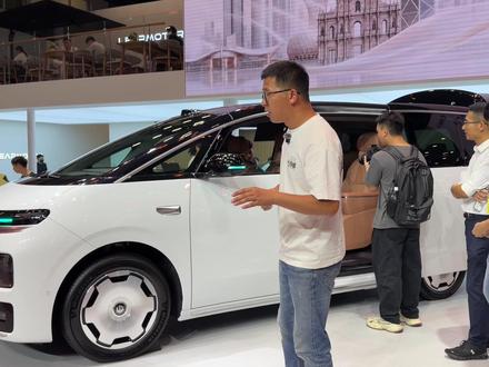 零跑D99内饰解析,功能最强的MPV? #零跑D99 #零跑 #MPV