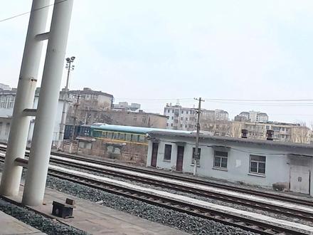 “绿皮火车”还可以上二楼? 双层巴士都见过,双层的火车你见过嘛。跟着我的镜头,第一视角探秘双层火车。
#真实生活分享计划 #双层火车第一次见 #蚌埠 #吃喝玩乐分享计划 #春运