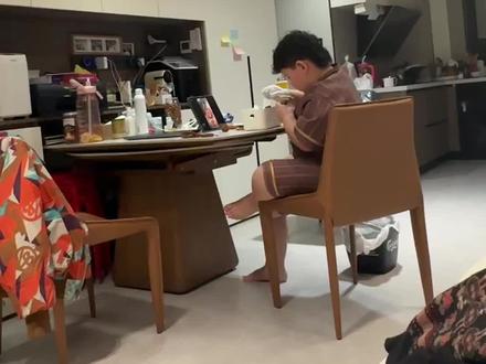 今天不用写作业 #核桃#盘串 #神兽 #生活日常 #家有神兽日常