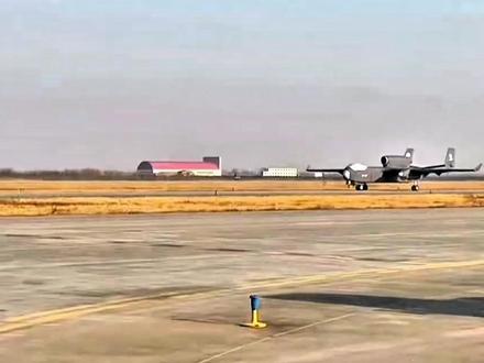 九天无人机成功首飞! #飞机 空中母舰九天无人机首飞,却被质疑中看不中用!#九天无人机 #空中航母 #无人机