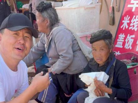 没问之前以为奶奶七十多了...没想到...