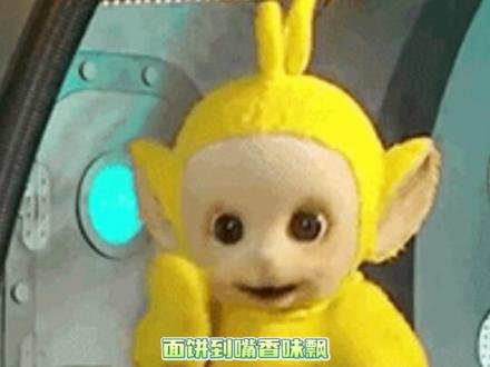 #小松鼠吃火鸡面 松鼠:好吃到尖叫!#动物 #可爱 #火鸡面 #松鼠