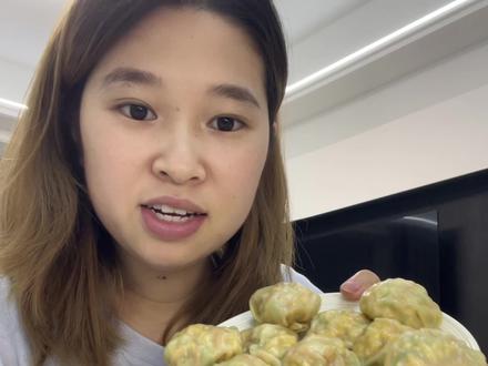 一口爆汁的西葫芦鸡蛋虾仁蒸饺#西葫芦虾仁鸡蛋蒸饺 #好好吃饭 #热门