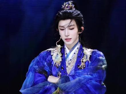 你们都在找的刘宇跳舞衣服变色视频教程来了!#剪映 #刘宇 #衣服变色 #刘宇粉丝粉随正主技术流 #衣服变色教程 变色衬衣原理 衣服换色特效 刘宇卡点变色 刘宇舞台变色衣服 衣服变色特性 衣服变色同款模版 衣服变色怎么做 衣服变色剪辑教程