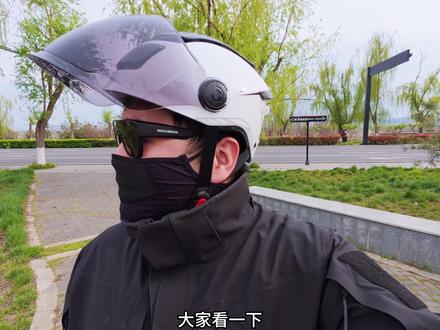 今天入手一顶两只小蜜蜂家的“天窗3.0夏盔”,夏天戴着它送单通勤都非常舒适,轻便透气,体验非常好!#头盔 #两只小蜜蜂头盔 #骑行装备 #夏盔