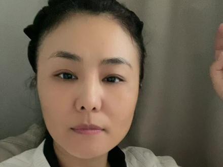 我跟大家探讨一下.去香港说普通话会不会受到歧视?一位博主用她的视角拍下(没有给予贴心的服务)就是歧视你认可吗?#小东北在深圳