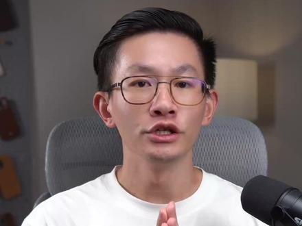 翻译、总结一耳搞定,打工人也有自己的助理! 最近苹果发布会一堆新品,看得我眼花缭乱。本来想试试AirPods Pro 3的新翻译功能,结果发现国行根本用不了,直到我遇到这款——讯飞AI会议耳机 Pro3,才发现真正的AI耳机该这么做。它不仅能实时翻译32种语言(对话、通话、会议全都行),还能帮我录音转写、自动生成会议纪要、待办清单、脑图,开完会直接整理完所有内容,效率提升一大截!有灵感的时候,打开耳机盒一键闪录,回头还能生成文字稿,
再加上48dB深度降噪、9小时续航……出差、开会、采访全靠它,一耳搞定所有工作场景。打工人也能拥有自己的AI助理了#翻译耳机 #讯飞会议耳机 #蓝牙耳机 #讯飞耳机 #苹果耳机