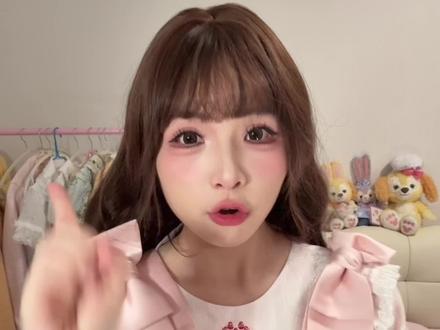 Lolita测评 | 古董娃娃墙草莓墙🍓 已被这个古董草莓墙萌晕!穿起来好复杂,但我依旧选择溺爱~
#吃我一波lolita安利 #古董娃娃墙 #lolita #摇篮曲lolita