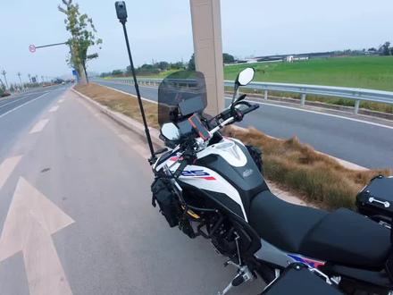 久等了老铁们,安装完钛尺测试已完成。分享体验感受,这个视频点赞量破500直播给大家聊聊吧#拉力车#凯越625X 钛尺测试 #机车爱好者日常 #我的骑行日常 #机车性能实测