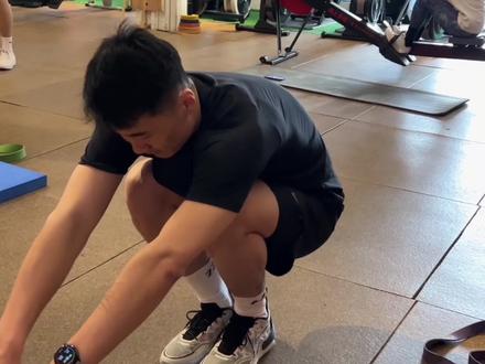 教你一个动作判断自己的弹跳天赋#篮球 #弹跳 #运动表现 #ark1399