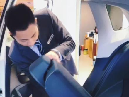 汽车后排座椅靠背如何放倒?不同车型后排座椅靠背放倒的方法不同,你学会了吗?#用车有妙招
