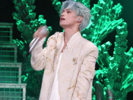 #梓渝《此生不换》直拍 这个高音好稳好丝滑!舞台ending单手舞剑简直帅炸了!
#此生不换