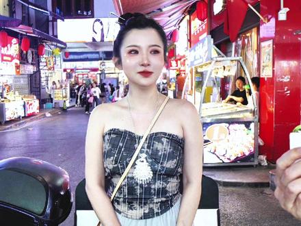 街头采访,什么水果正着念和反着念是一样的? #街头采访