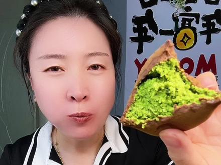 我巨爱吃开心果味的轻膳语迪拜软曲奇!一口沦陷太香了 #美食分享 #抖音美食推荐官 #我是吃货记录生活的点滴 #网红零食推荐