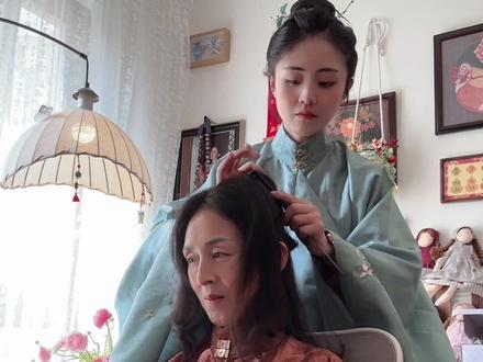 我妈穿上汉服把我爸都美哭了吧😂
姐妹们我臭美不是因为我臭美,是遗传的😂
#晒出你的民族服饰穿搭 #穿上汉服的我到底有多美 #总要穿一次民族服饰吧 #汉服 #明制汉服