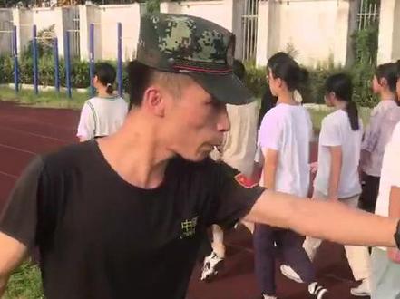 乔教官特写@乔振宇💃
教官的严厉—军人的严谨和纪律!磨练意志、锤炼品质!#高三复读 #苏州亚瑟复读学校 #苏州亚瑟中高考复读 #苏州正规复读学校 #军事化管理学校