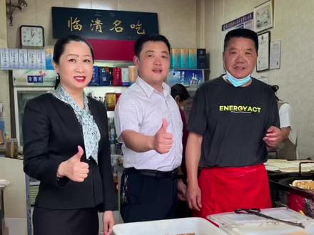 做吃货必须会吃😍在临清,吃肉火烧必须要“烫”!刚打出来的肉火烧膨胀的鼓鼓的,里面充满了香香的热气,会不会吃肉火烧就体现在:是否趁热把鼓鼓的火烧吃掉。@钟三牛羊肉火烧 #临清红姐 #临清 #为我最美家乡点赞 #防灾减灾dou行动 #临清人 #同城热点 #临清事 #同城红人榜 #临清热门 #同城美食 #这家店回头客超多 #真材实料才能做出好味道 #好吃不贵经济实惠 #抖音美食推荐官 #舌尖上的美食 #味道好极了你们想吃吗 #地方特色美食 #爱生活爱美食