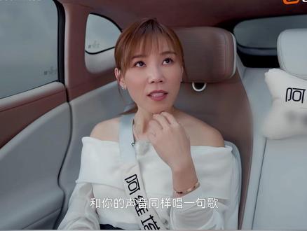 #李佳薇模仿单依纯唱腔 #李佳薇 对谈时说自己很喜欢#单依纯 的声音,还解锁了“单依纯唱腔模式”,唱歌声音从御姐秒变温柔女生,演绎了不同自己和单依纯唱腔唱歌的不同,不过每一个唱法都很好听!#李佳薇评价在线歌手 #湖南卫视背后