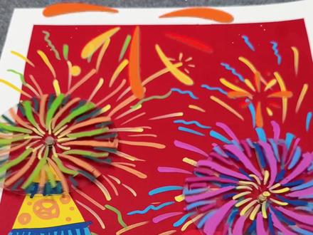 一起用塑料盒子做会转动的烟花吧!
#亲子手工 #有趣的儿童手工作品 #新年主题画 #烟花 #旧物改造手工