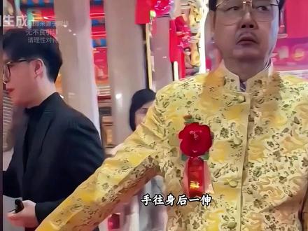 豪掷1500万修祠堂,一言不合甩万元让炒俩菜,这个潮汕老板太绝了!#潮汕 #吴镇明