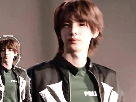 HYBE和SM为他抢破头?练习一年半就封神,这个18岁冷脸萌 神什么来头?#金主训 #抖音精选 #抖音时尚开放麦 #hello时尚季