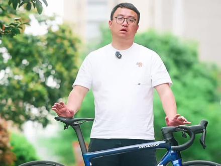 谁懂啊!闪电S-WORKS快步队版公路车,直接把职业赛场的快乐焊在身上了✨
DURA-ACE顶级套件+碳刀轮组,每一脚踩踏都是职业车手的同款体验
蓝白渐变涂装+快步队标,颜值直接拉满,出街就是焦点
好价单出,懂的来,手慢无!
#公路车 #闪电Sworks #快步队版 #骑行 #公路车二手
