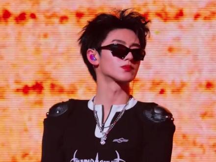 朱志鑫左航的《朝天门》帅的我一晚上没睡着!#朱志鑫 #左航 #朝天门 #荣耀之战 #舞台