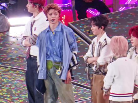 你说你喜欢海 我以为是我的斜刘海🤏🏻 #时代少年团演唱会 #时代少年团 #宋亚轩 #土味情话 #机器人舞