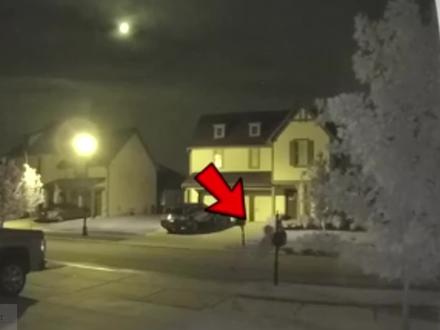 现在的ufo,真的是越来越奇形怪状了... 本频道会每两天更新一次视频。
如果你对超自然、神秘探险类视频感兴趣。
那么请务必关注本频道,这样你就不会错过精彩的视频了。#奇闻异事 #都市传说 #真实事件 #监控下的一幕 #悬疑