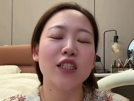 从漂亮国到他的城市 我又要飞八个小时 在我手里没有网络的八个小时里 他跟我坦白了一切#杨怼怼的故事