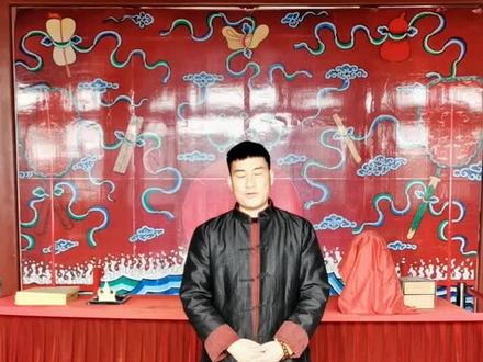 叩首(磕头)礼。