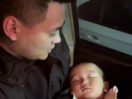 还是老毛病,一上车就睡😂又白来#爸爸带娃 #人类幼崽 #萌娃睡觉最高境界