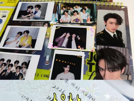 新年第一拆!可以用上日程本啦⊹꙳ ˶˙ᵕ˙˶ ⊹꙳
#开箱 #周边 #时代少年团台历 #丁程鑫 #追星日常