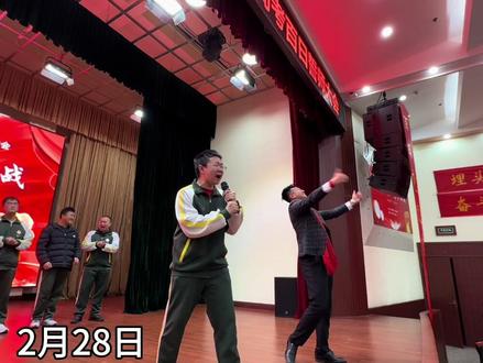 为点燃高三学子学习激情,鼓舞斗志,增强全体学子备战高考意识,进一步激发高三学生对高考的必胜信心,2月28日上午,平度一中隆重举行“挑战极限,为梦而战”2021级高考百日誓师大会,莘莘学子激情澎湃,呐喊出自己的理想大学。#平度#平度一中#高考#理想大学#高考倒计时100天