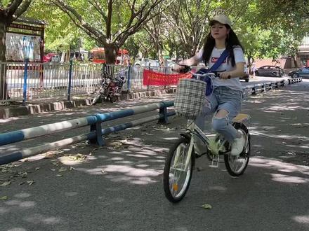 女生29岁不结婚,就算是大龄了吗?其实该不该结婚,什么时候结婚?是自己的自由,什么时候自己想明白了,再去结婚也不迟。愿所有的女孩都能找到了真正的自我,再去组建家庭#vlog日常