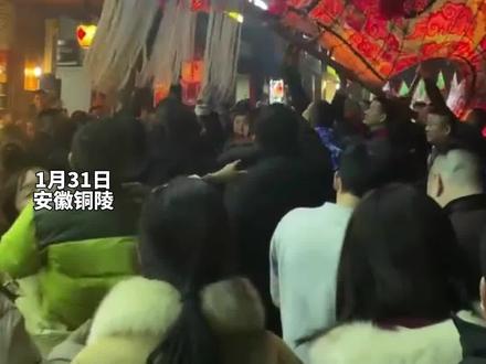 据当地派出所工作人员表示,此事正在处理中。#社会百态