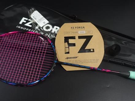胜利FZ佛斩8800 丹麦老字号被胜利收购,高端技术下放,增益鞭击系统2.0,悬浮手柄,球拍整体好借力,有助发力,对新手和进阶球友很友好。#胜利佛斩8800 #fz佛斩8800 #fz羽毛球拍 #羽毛球拍 #真实生活分享