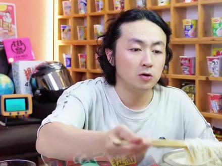 韩国原版的辛拉面,真的巨好吃,没吃过的一定要尝一尝。#泡面先生 #辛拉面 #农心辛拉面 #韩国原装进口