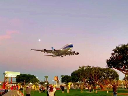 @永远的永 @中國南方航空公司 @中国南方航空 @南方航空公司A380
今天此视频留作纪念!
今儿11月5日,南航A380最后一次在洛杉矶国际机场降落!明天返程中国后,中美航线将再无380执飞!这架B-6139也即将退役!#海外生活 #一起看飞机 #现场实拍 #所遇皆美好 #用心去感受