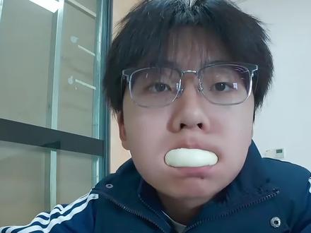 网络人物志第174期:笑笑易 #人物志 #笑笑易 #抽象 #校园 #vlog