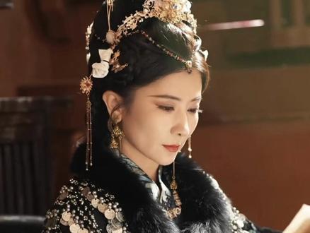 二月四日,在红果,《女帝在上,请听我给你编》的故事里,我想看看,一个‘没有话语权’的国家,究竟能走出多远。这条路,或许通向救赎,或许通往毁灭。但至少,这一次,方向由我自己选择。#短剧 #短剧推荐 #古装