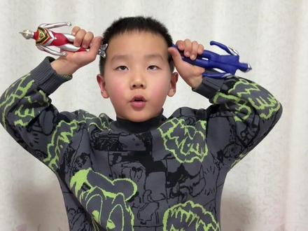 被称为最鸡贼的奥特曼,至高形态无战败记录。不过有一点想不通,盖亚落地时搞得大地尘土飞扬,号称大地破坏者,但他为啥又是大地之光呢?#奥特曼 #盖亚奥特曼 #平成三杰 #vlog十亿流量扶持计划 #真实生活分享计划