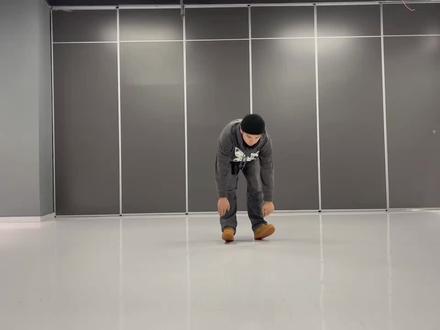 精英班教学内容,Flare托马斯和老师一起练起来吧#这就是街舞 #零基础学舞 #今日份舞蹈打卡 #街舞少年 #街舞 #核心力量训练 #优秀少年你们是最棒的 @抖音小助手 @抖音创作者学习中心 @抖音能量站 @抖音广告助手