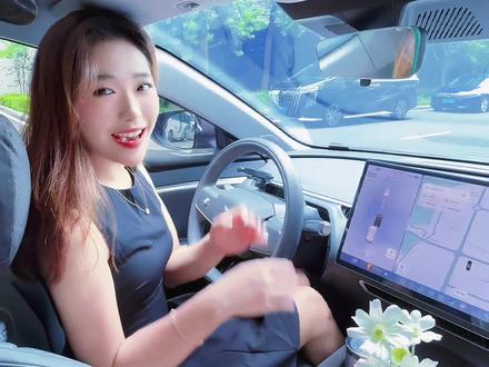 小鹏mona天玑系统车机怎么投屏?
✅教程如下:(点击蓝色字时长直接跳转)
1️⃣点击菜单页“无线投屏”(0:12)
2️⃣打开车载热点(0:16)
3️⃣手机Wi-Fi连接车机热点(0:24)
4️⃣车机显示已连接设备(0:31)
5️⃣手机屏幕镜像投屏选择车机设备(0:36)
6️⃣打开相册选择需要投屏照片(0:45)
7️⃣车机屏幕拉到全屏(0:48)
8️⃣投放自己喜欢的图片(0:55)
9️⃣注意⚠️:图片需编辑成横屏16:9尺寸(1:08)
下周就七夕啦
速速给对象整起来(想想就甜蜜🥰)
升级天玑后
投屏的可玩性太高啦
提车纪念,生日氛围,节日纪念,求婚结婚。
都可以很浪漫!记录下幸福的每个瞬间叭
建议收藏不迷路⭐️
关🐷我,持续更新更多小鹏mona使用小技巧
#小鹏mona #车机投屏 #天玑系统 #小鹏汽车 #用车知识