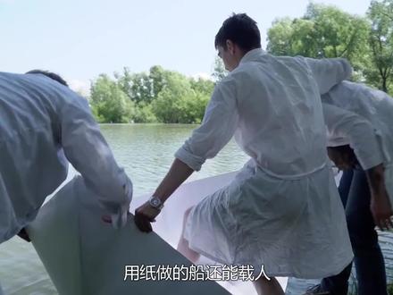 用纸叠的船还能载人?下水的瞬间,有趣的现象发生了 #涨知识 #科普一下